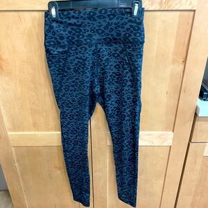 Yoga pants with pockets